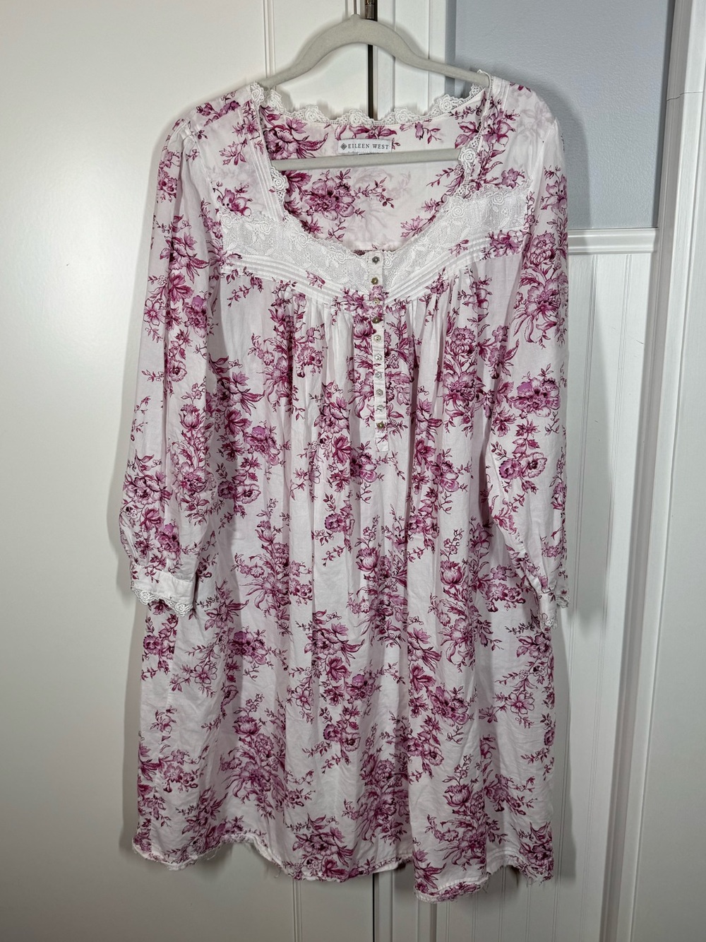 Eileen West White & Rose Floral long sleeve 100% cotton Nightgown size large